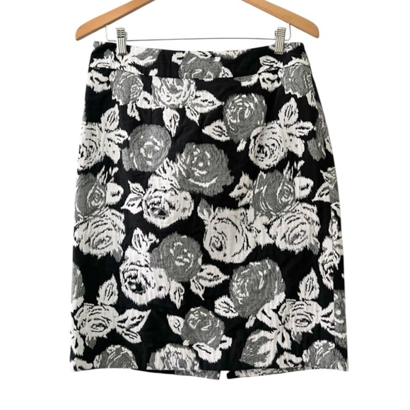 Banana Republic Dresses & Skirts - Banana Republic Skirt black, and white floral